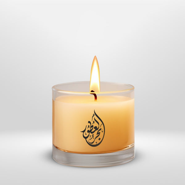 شمعة معطرة برائحة العود